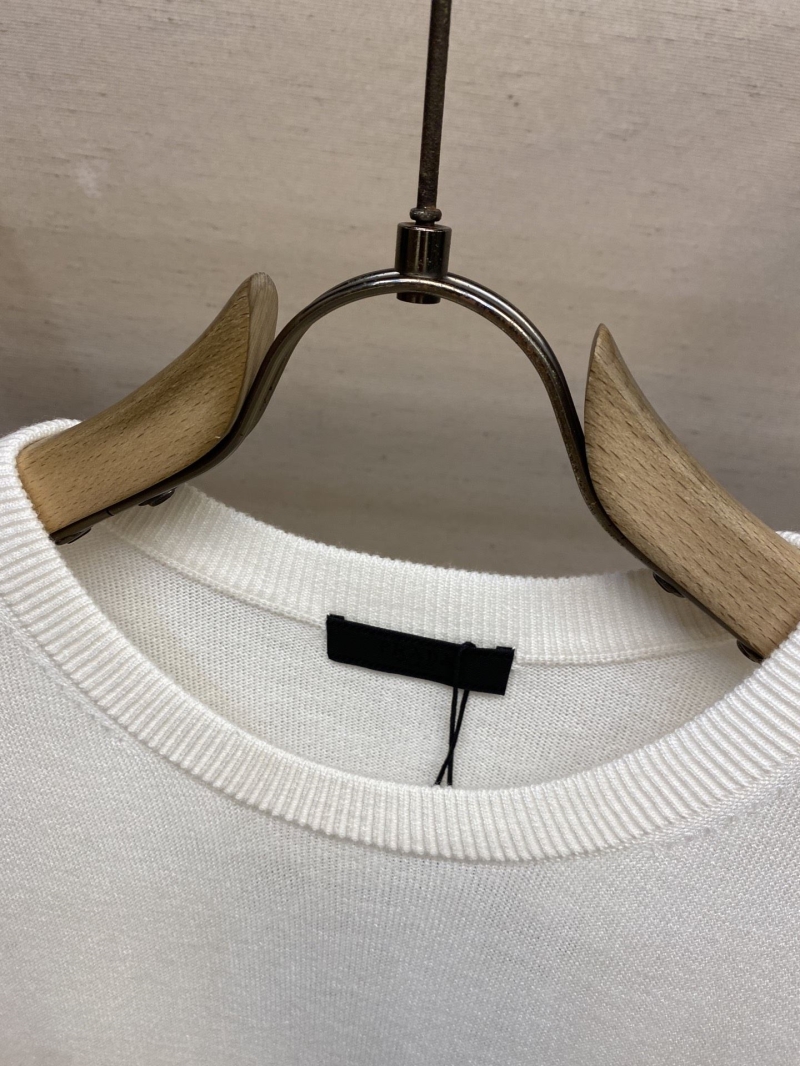 Pra*a sweater